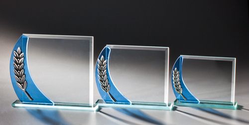 Glastrophäe blau mit Verzierung