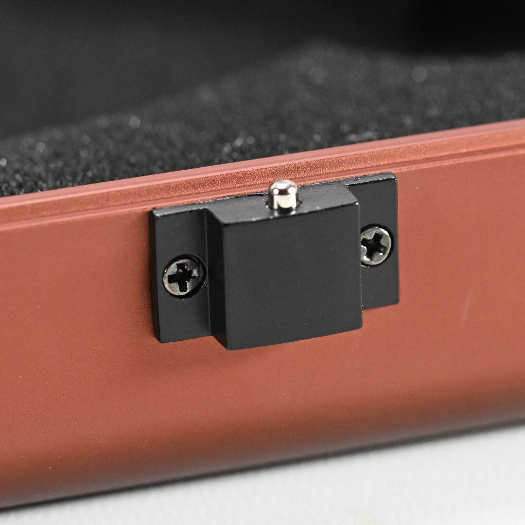 Single Alu Case Holzoptik small Logo