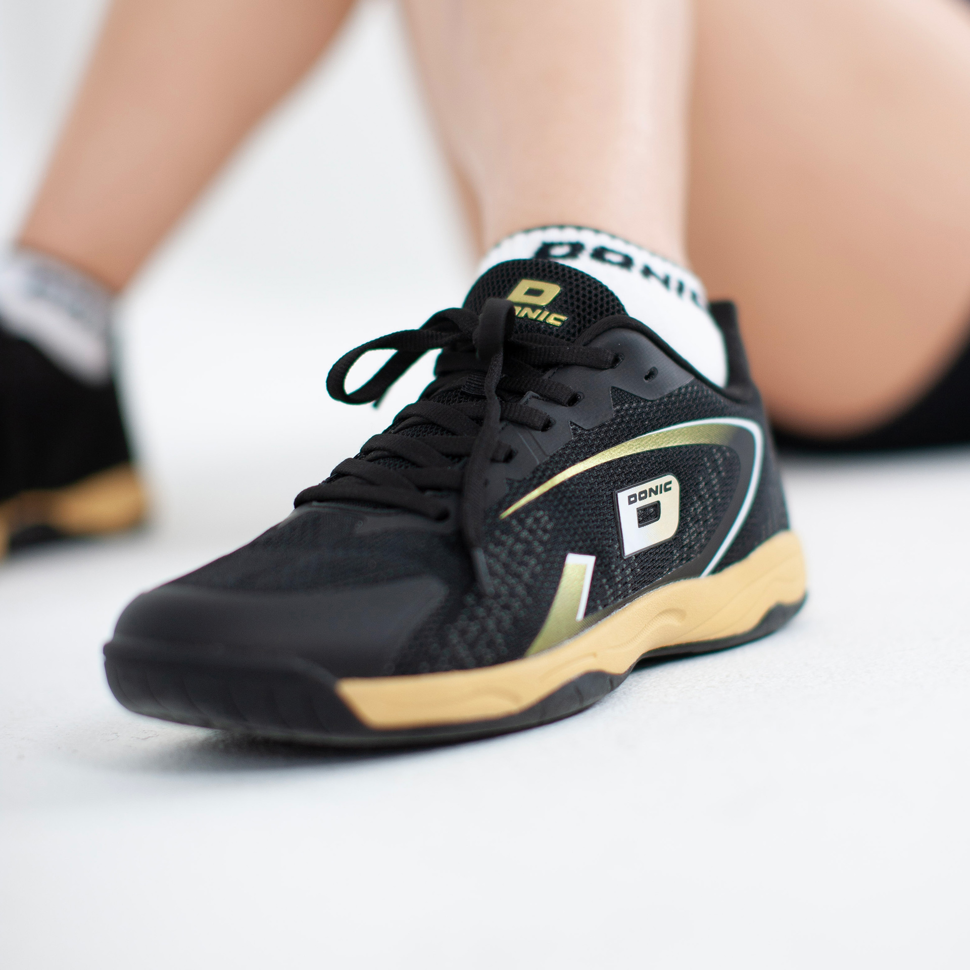 Donic Wettkampfschuh Panther schwarz/gold